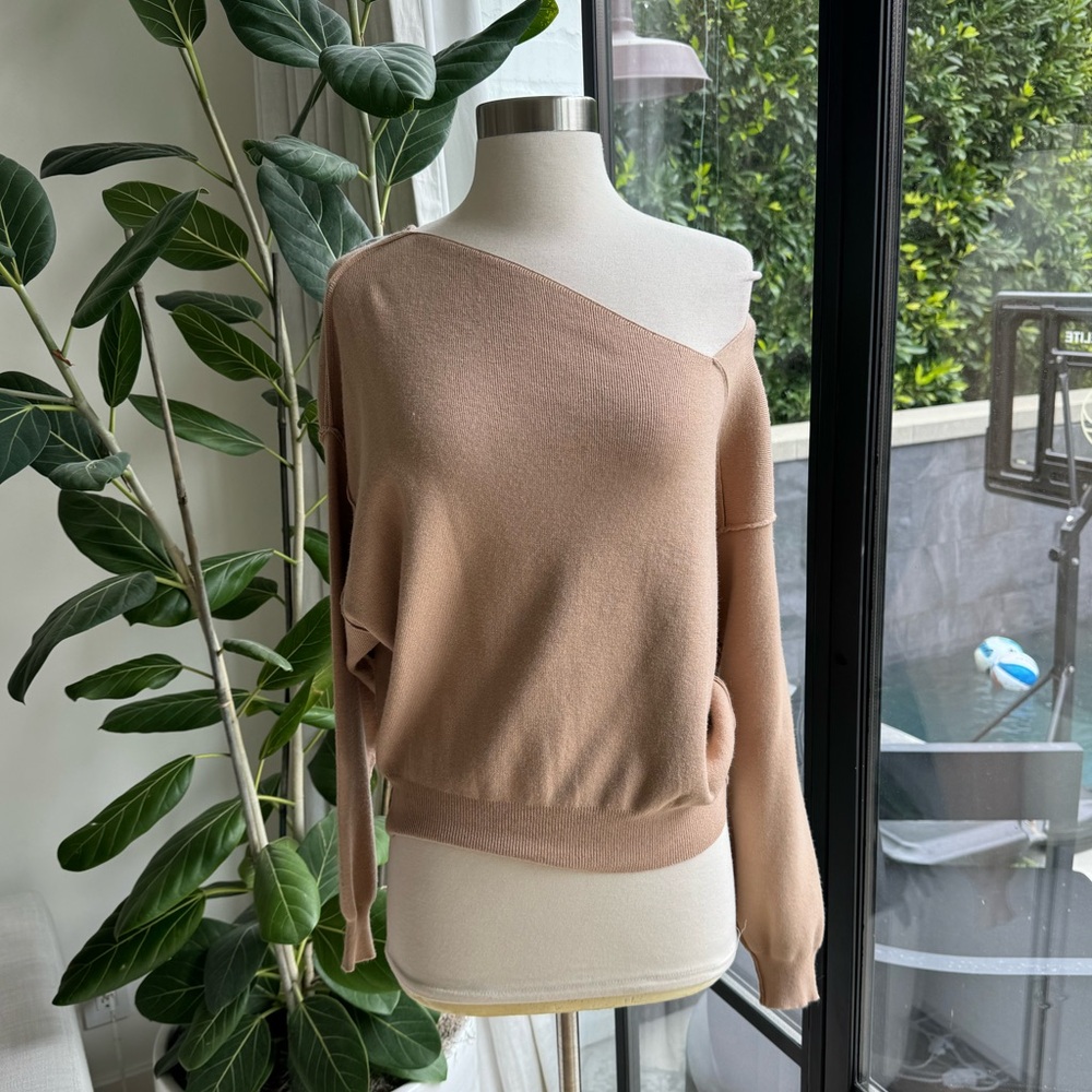 Line and dot sweater